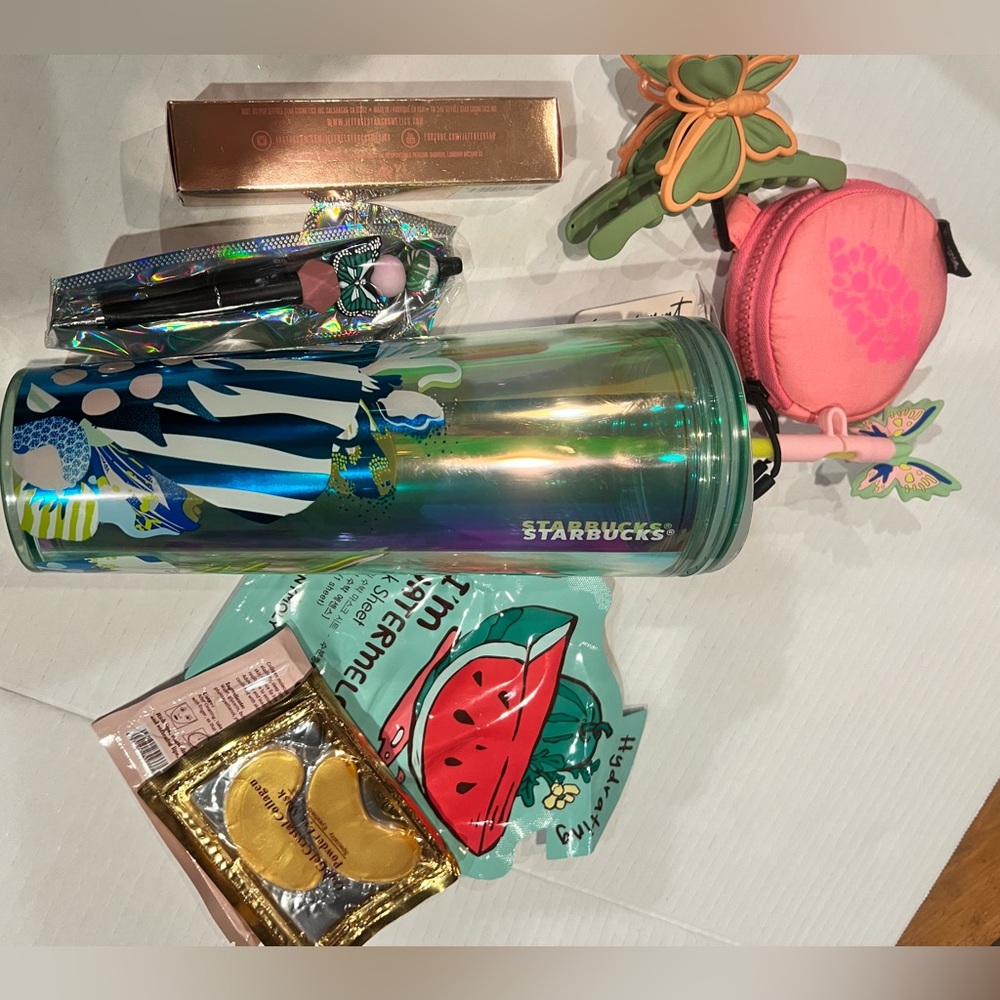 Starbucks Cup With Free People Giftset - Picture 3 of 5